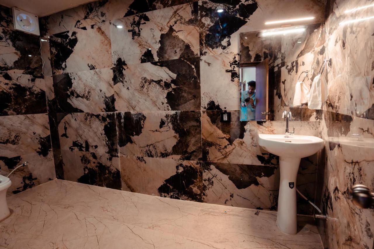 Hotel Jsr Ganga Varanasi Exteriör bild