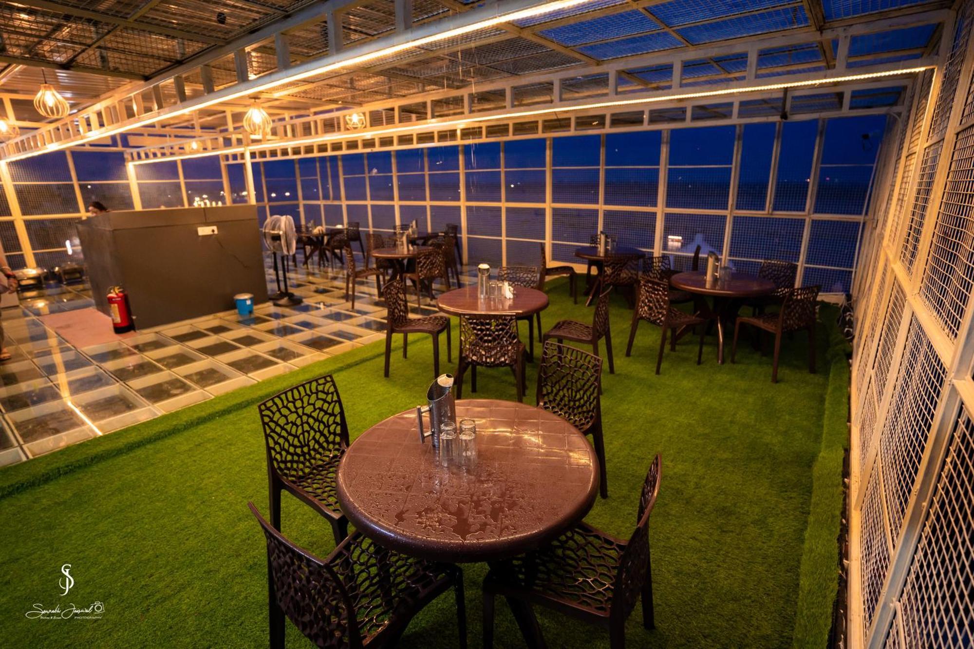 Hotel Jsr Ganga Varanasi Exteriör bild